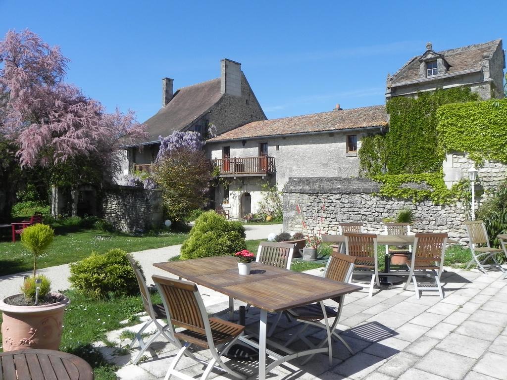 Le Pigeonnier Du Perron Hotel Availles-en-Chatellerault Exteriör bild