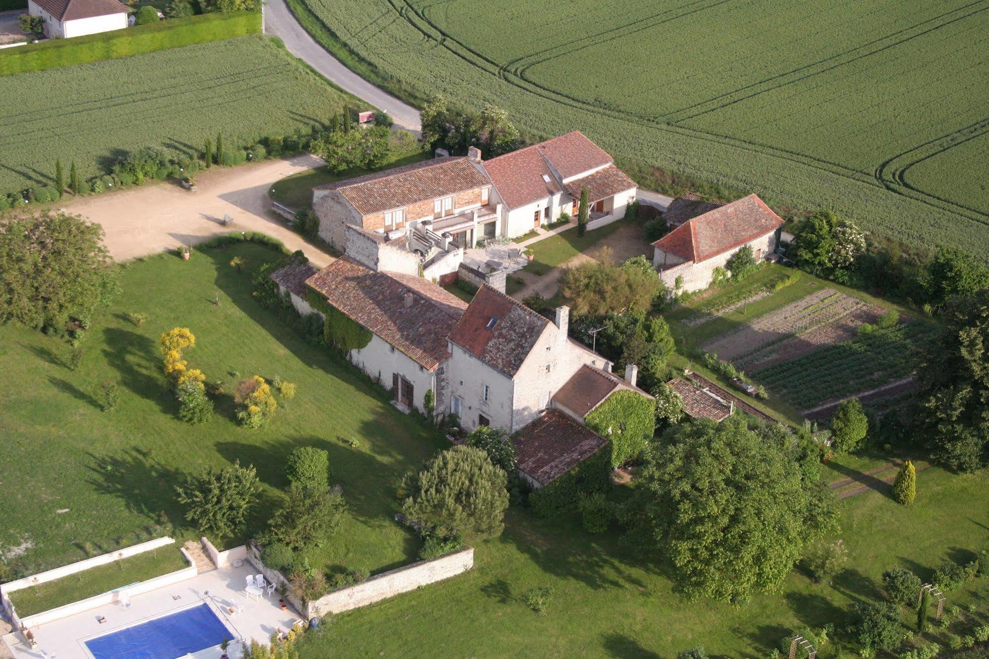 Le Pigeonnier Du Perron Hotel Availles-en-Chatellerault Exteriör bild